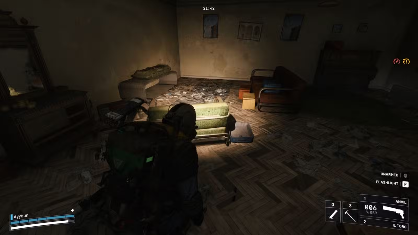 Game thủ nên tìm kiếm các vật phẩm bao gồm Raider Backpack, Weapon Case và Ammo Box đầu tiên khi đến khu vực