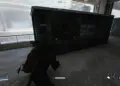 Game thủ lục soát các thùng container